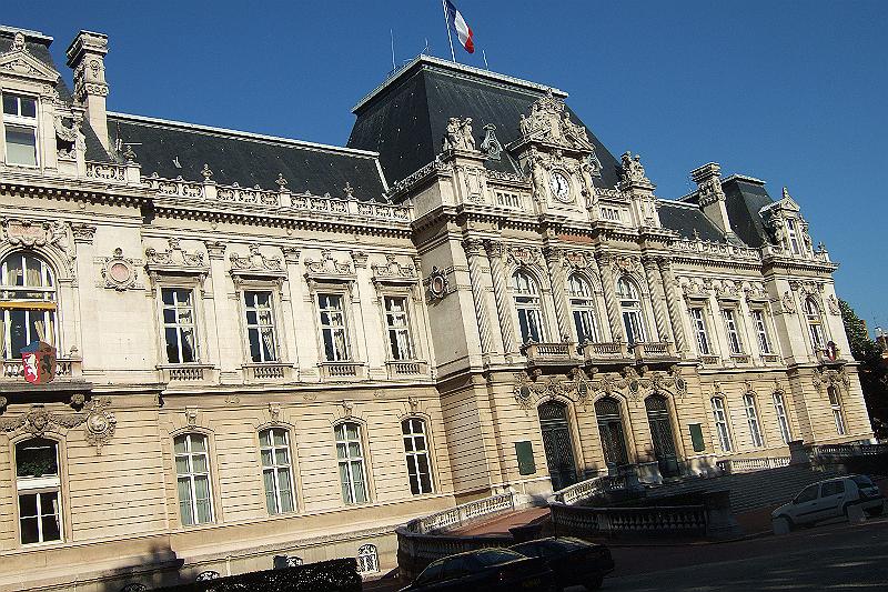 2010-06- (179).JPG - Ankunft in Lyon nach einer halben Stunde Bahnfahrt: Haus der Präfektür im Stadtviertel "La RIVE GAUCHE"
